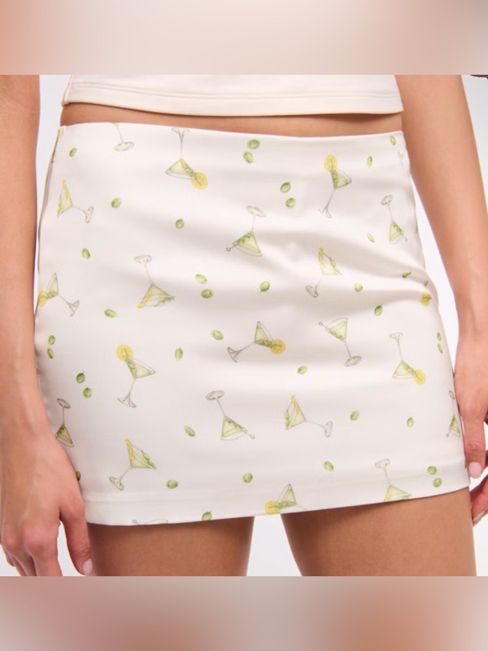 ABERCROMBIE & FITCH SCARLETT MID RISE SATIN MINI SKORT 🍸